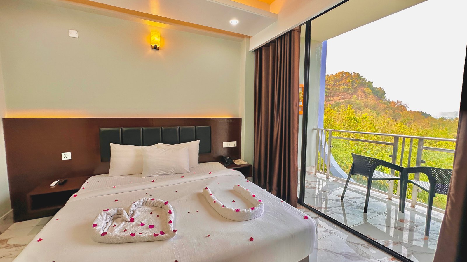 Deluxe Couple Room